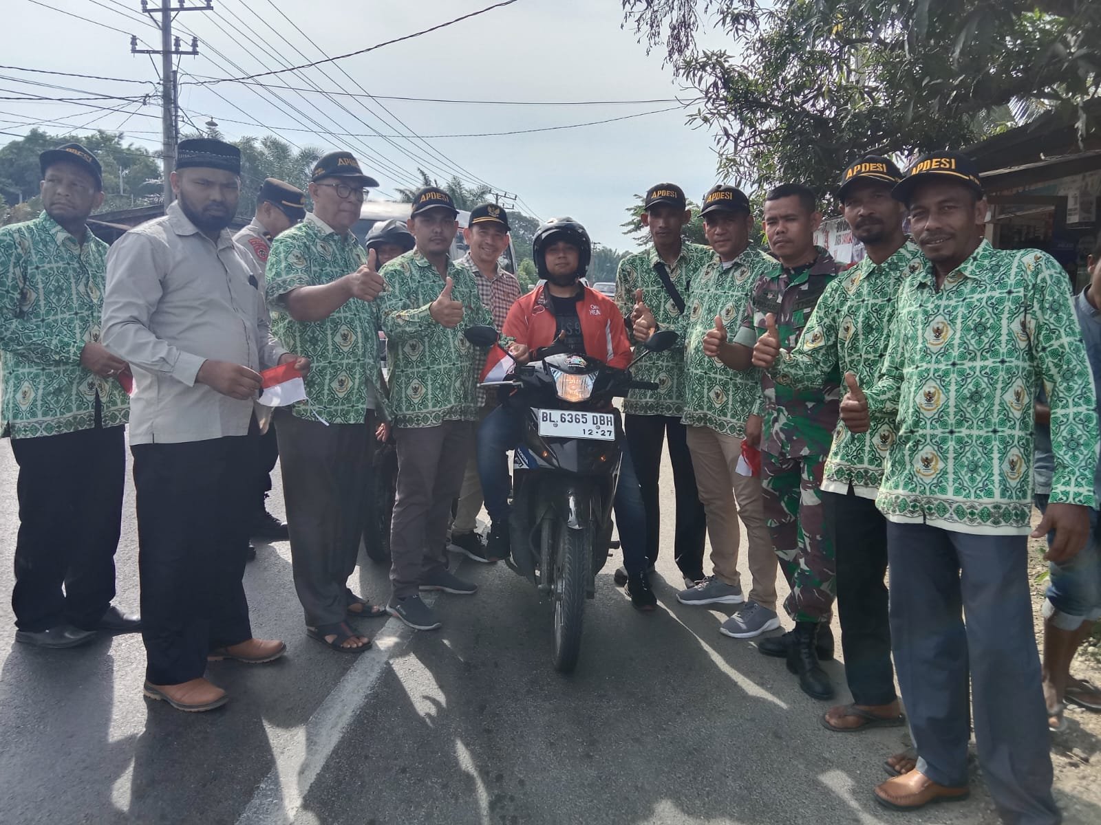 Antusias Nya APDESI Sumbangkan Bendera Dalam Memeriahkan HUT RI Yang Ke-78 Tahun 2023