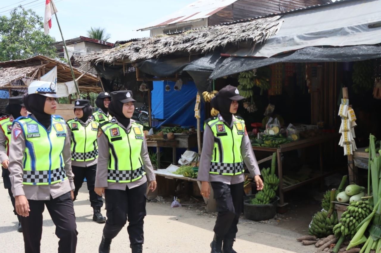 Polwan Polres Aceh Timur Menebar Keamanan dan Kenyamanan Dengan Patroli Harkamtibmas
