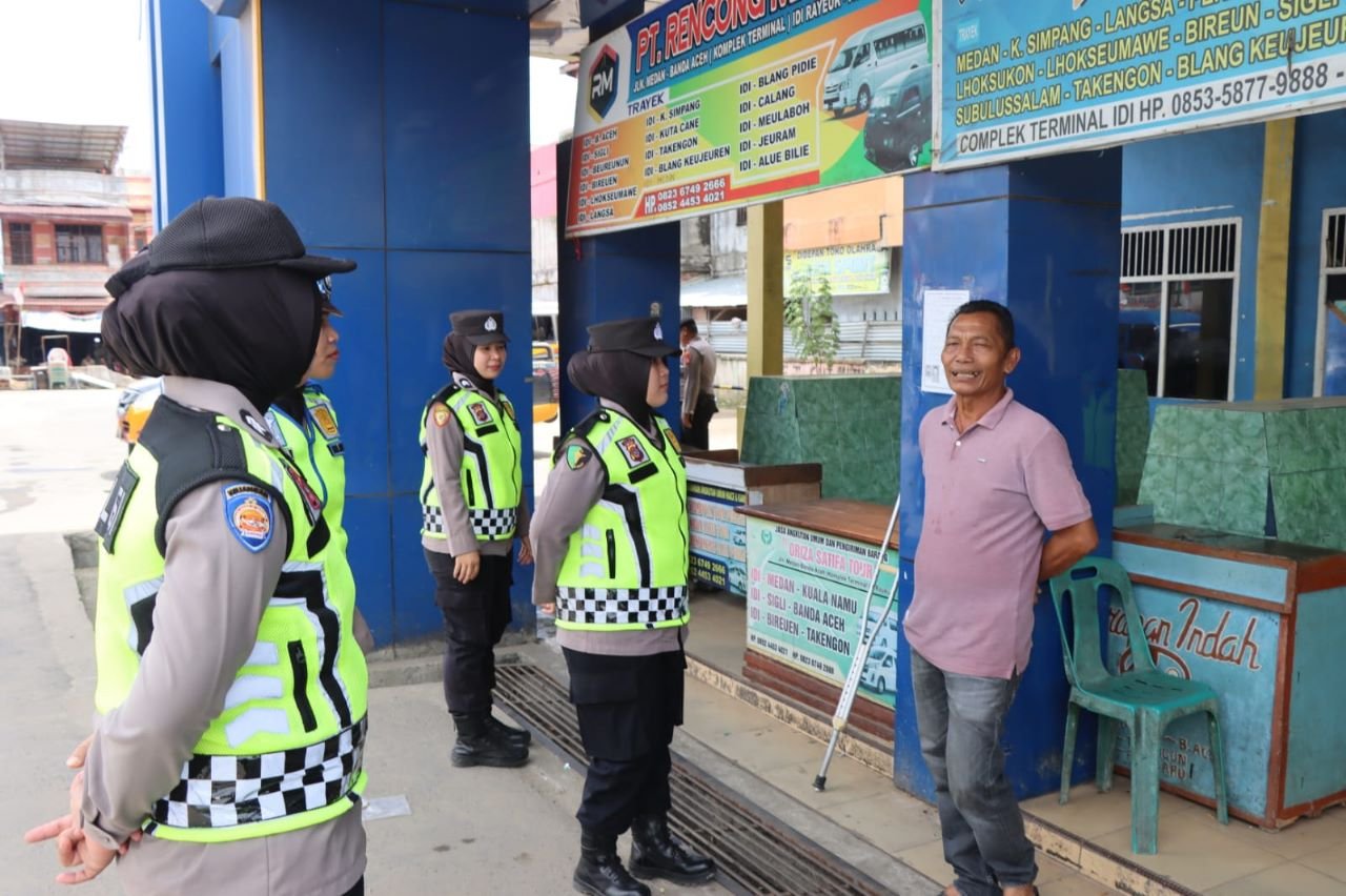 Polwan Polres Aceh Timur Menebar Keamanan dan Kenyamanan Dengan Patroli Harkamtibmas