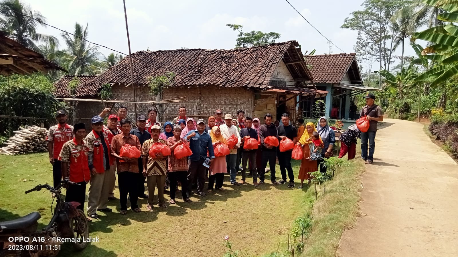 Sambut HUT RI Ke 78 Tahun Ormas GML Bagikan Puluhan Paket Sembako