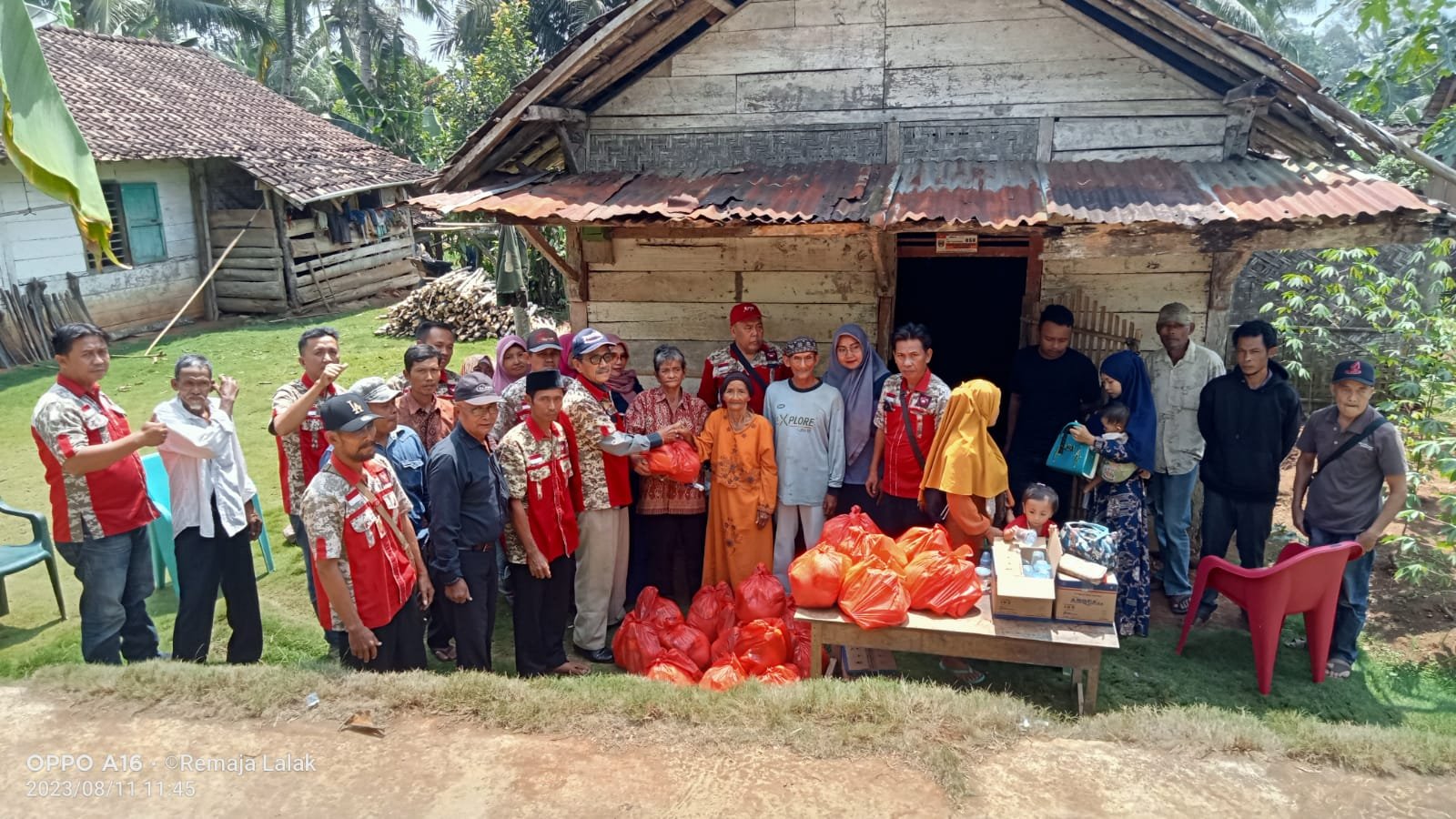 Sambut HUT RI Ke 78 TahunOrmas GML Bagikan Puluhan Paket Sembako