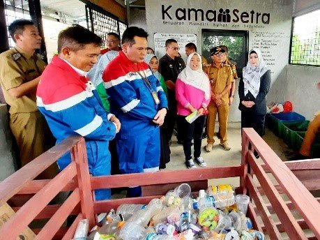 Peduli Lingkungan, Komisaris Utama PGE Resmikan Program CSR Bank Sampah Lansia Kamasetra