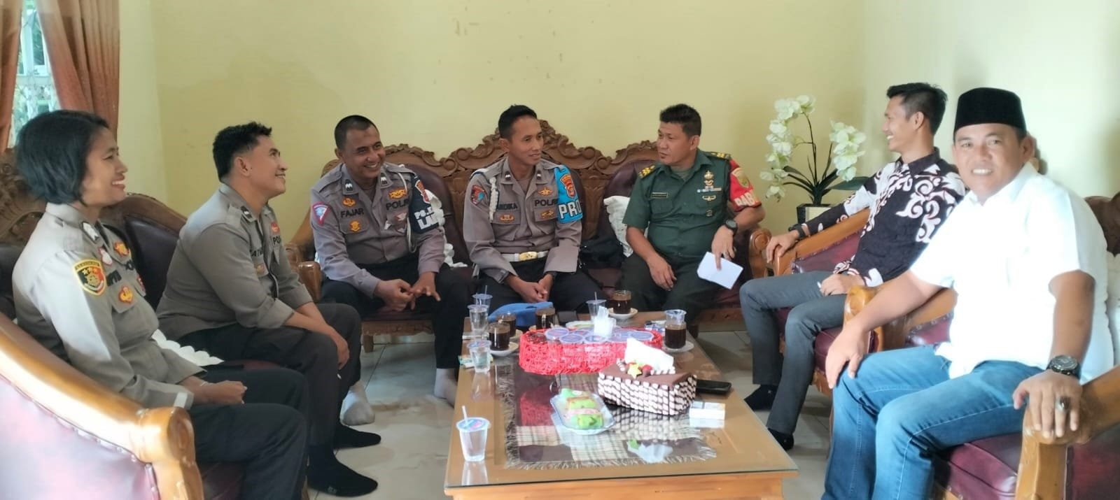 TNI-Polri Sambangi Rumah Calon Kakam, AKP Taufiq: Harus Siap Menang dan Siap Kalah
