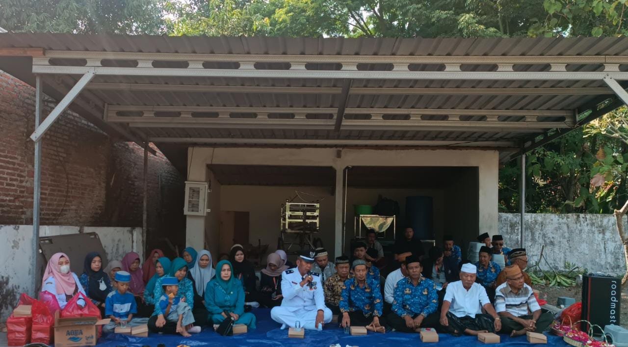 Pemerintah Desa Kebaron Beserta Jajarannya, Ziarah Dan Tabur Bunga Pejuang Kemerdekaan di TPU Kebaron Tulangan Sidoarjo