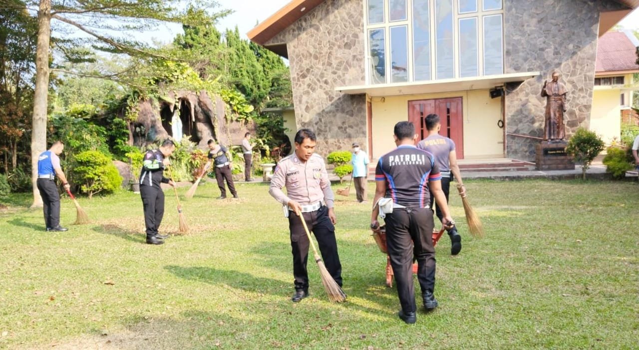 Jelang HUT Lantas Bhayangkara, Polres Tanggamus Lakukan Bhakti Sosial Di Rumah Ibadah