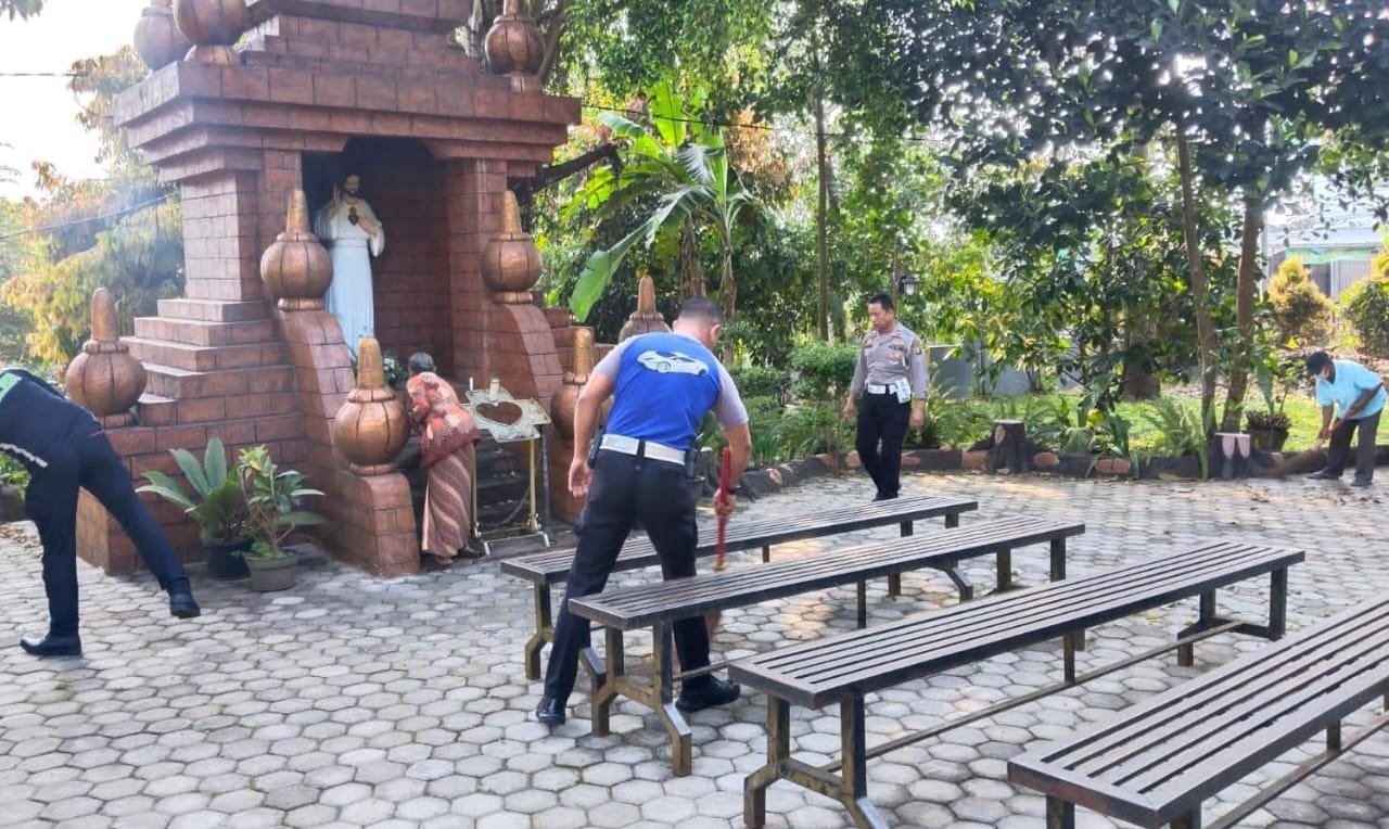 Jelang HUT Lantas Bhayangkara, Polres Tanggamus Lakukan Bhakti Sosial Di Rumah Ibadah