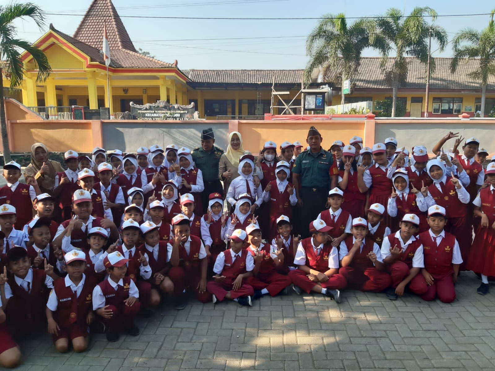 Berikan Motivasi Belajar, Bati Tuud Ramil 0815/14 Dlanggu Ajak Siswa Kenali Potensi Diri