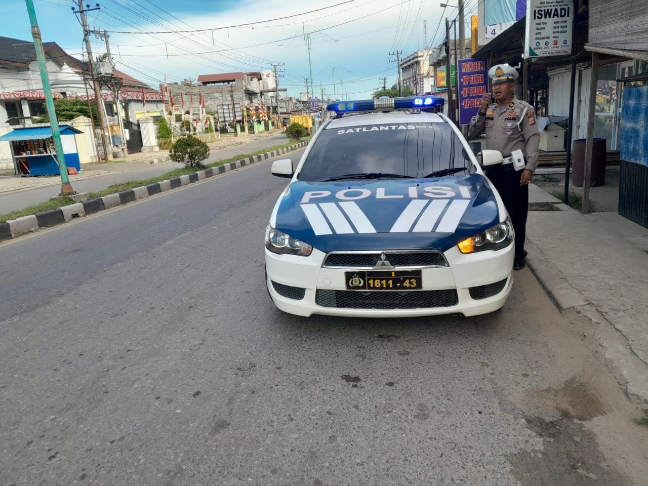 Tingkatkan Kesadaran Masyarakat Dalam Berlalu Lintas, KBO Satlantas Polres Aceh Timur Sosialisasi di Jalur KTL