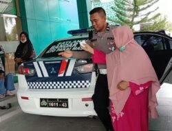 Aksi Simpatik Anggota Satlantas Polres Aceh Timur Bantu Antarkan Warga ke Rumah Sakit