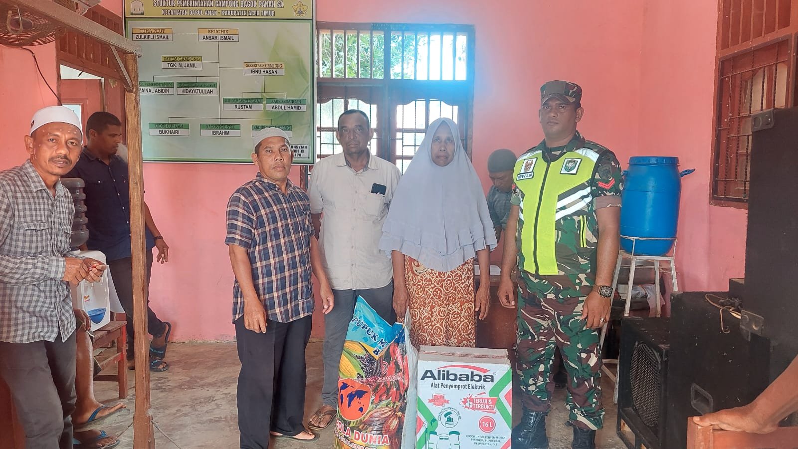 Kegiatan Penyerahan Bantuan Ketahanan Pangan di Desa Bagok Panah Sa Juga di Dampingi Oleh Muspika Kecamatan Darul Aman
