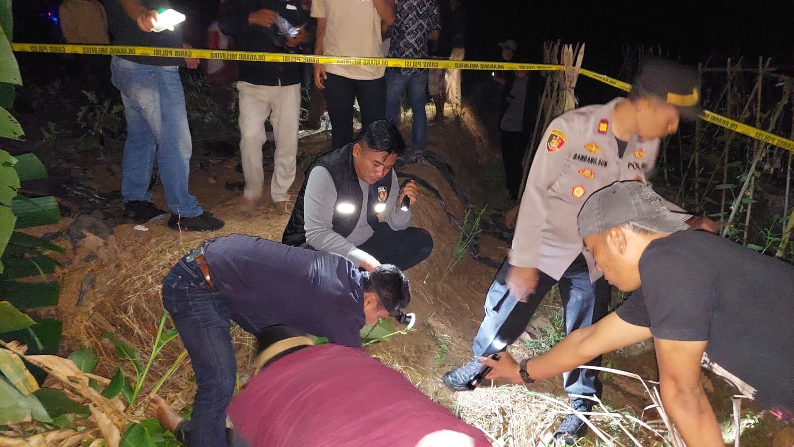 Gerak Cepat,Satreskrim Polres Tanggamus Dan Polsek Talang Padang Identifikasi Temuan Mayat
