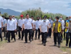 Wakil Gubernur Sulawesi Utara, Bersama KPK dan Kementerian PUPR Pasang Patok Batas Sempadan Danau Tondano Di Minahasa Sulut