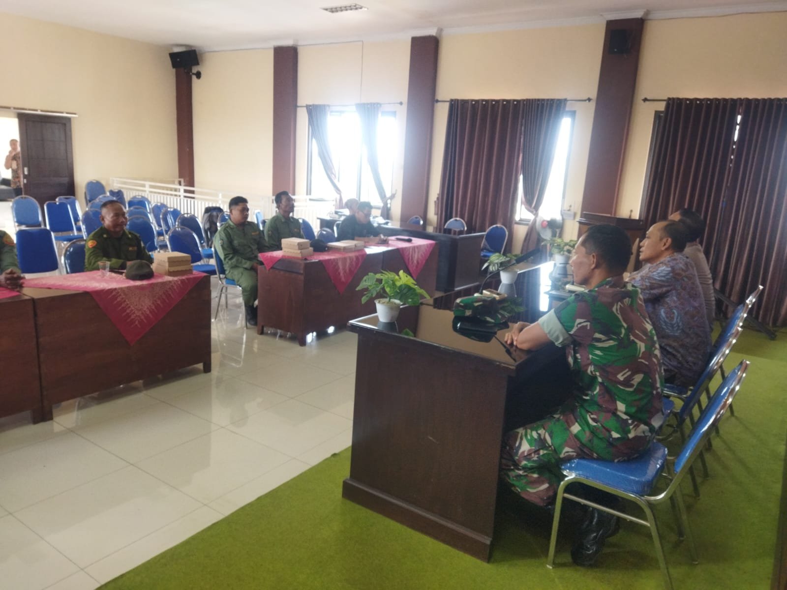 Optimalkan Kesiapan Satlinmas Hadapi Pemilu, Koramil Bangsal Bareng Forkopimcam Lakukan Pembinaan