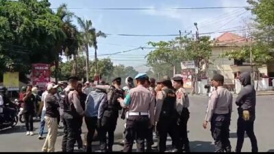 Dugaan Pungli Camat Barombong Serikat Pejuang Rakyat Melakukan Aksi Demonstrasi Di Kantor Bupati Gowa