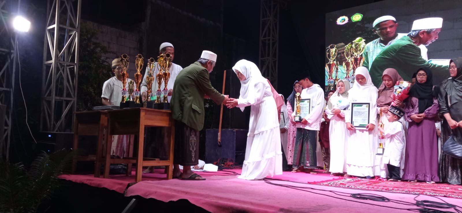 Peringati Maulid Nabi Muhammad SAW, Ponpes Khomsani Nur adakan Wisuda Tahfidz Alquran 30 Juz