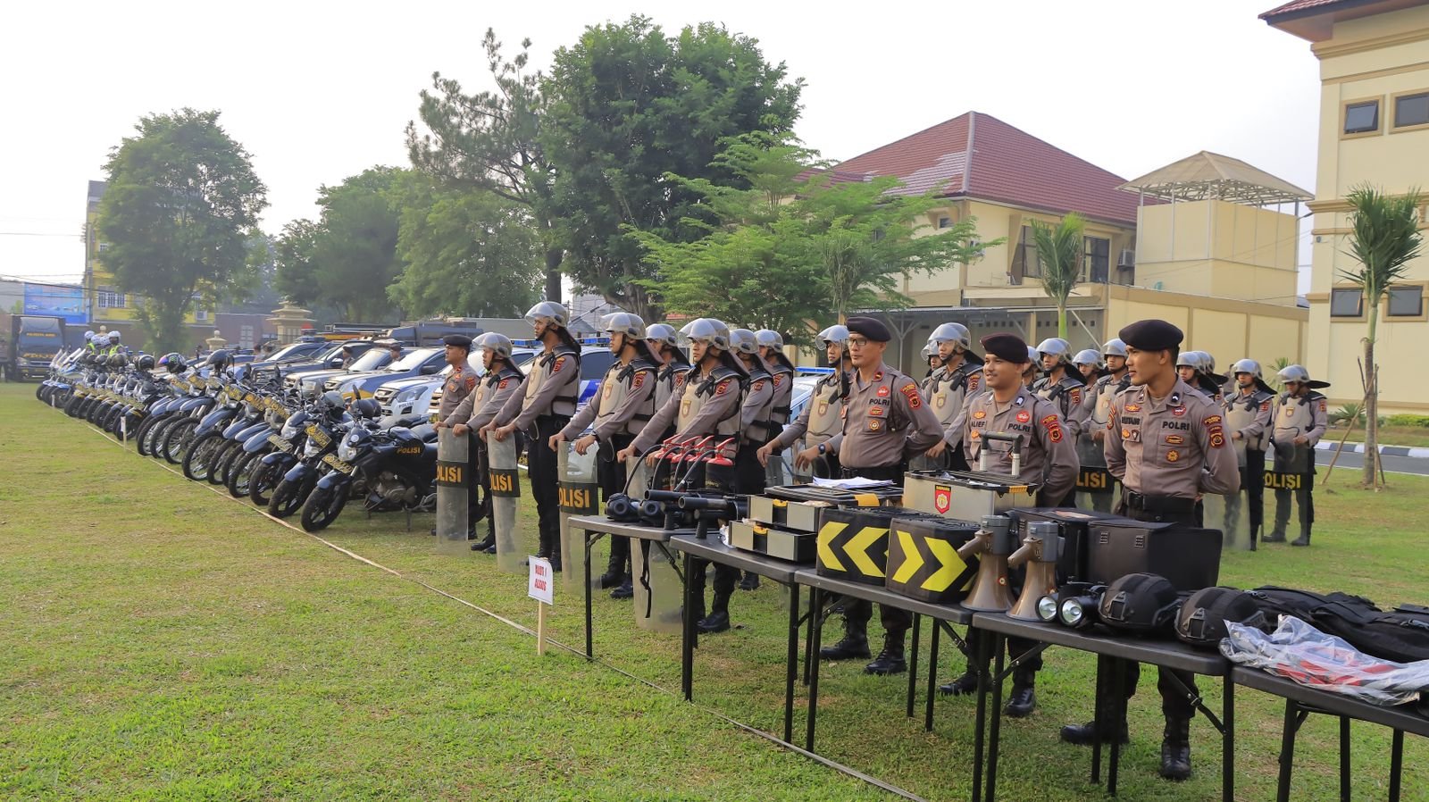Polresta Jambi Gelar Apel Kesiapan Pasukan dan Sarpras OPS Mantap Brata 2023/2024 Polresta Jambi