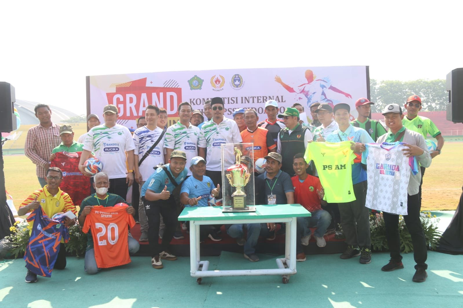 Kompetisi Askab PSSI Sidoarjo Jaring Bibit Berkualitas, Gus Muhdlor Bagikan 30 Set Jersey