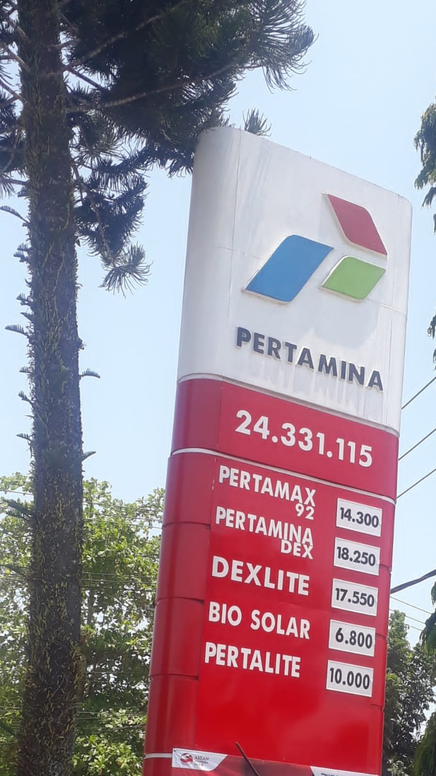 SPBU 24331115 Jalan Kejora Kecamatan Pangkalan Baru Bangka Tengah Biarkan Pengerit Minyak Gunakan Jerigen