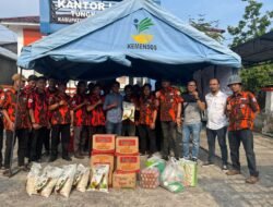Di Komandoi Yogi ,MPC PP Kabupaten Tanjab Barat Berikan Puluhan Sembako Bagi Korban Kebakaran di Kualatungkal