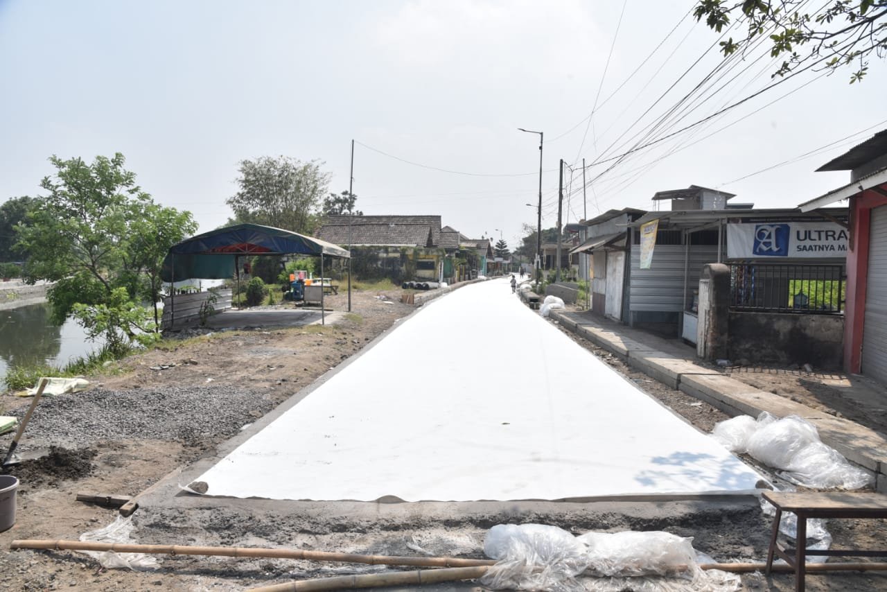 Betonisasi Tulangan-Durungbedug, Kecamatan Candi Capai Progres 36 Persen