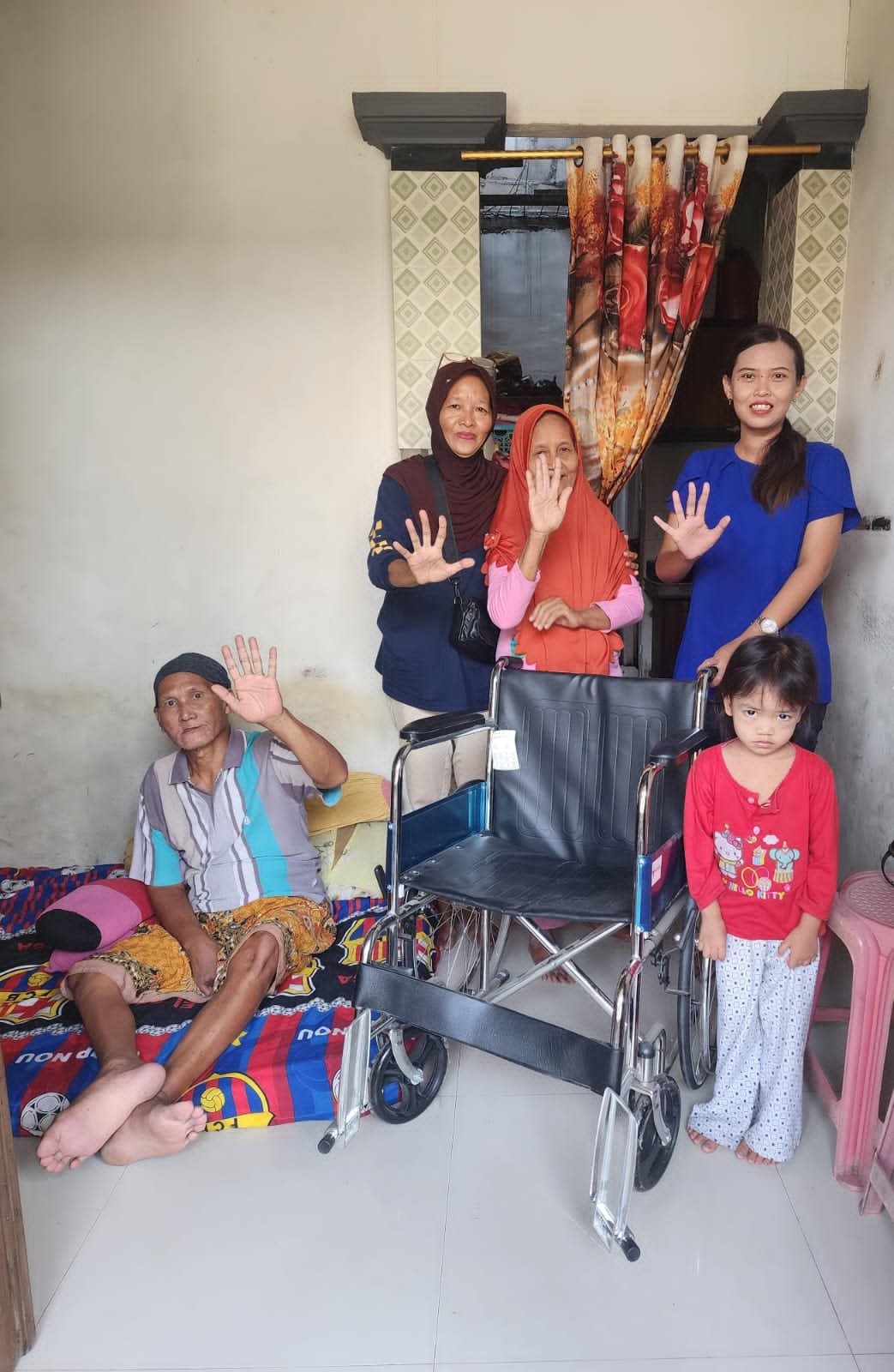 Ita Primaria Lestari Serahkan Bantuan Kursi Roda di Kelurahan Wates Kota Mojokerto