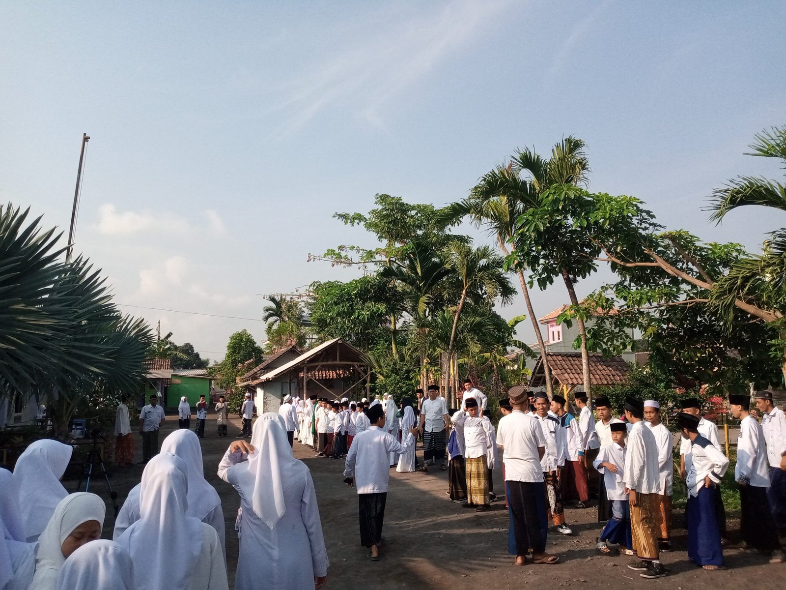 Pondok Pesantren Khomsani Nur Gelar Upacara Gabungan Memperingati Hari Santri