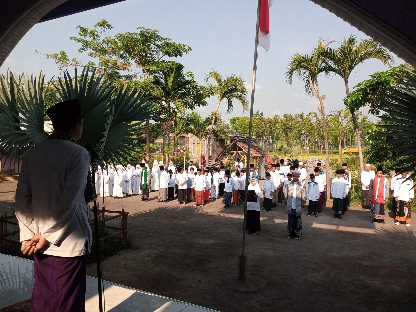 Pondok Pesantren Khomsani Nur Gelar Upacara Gabungan Memperingati Hari Santri