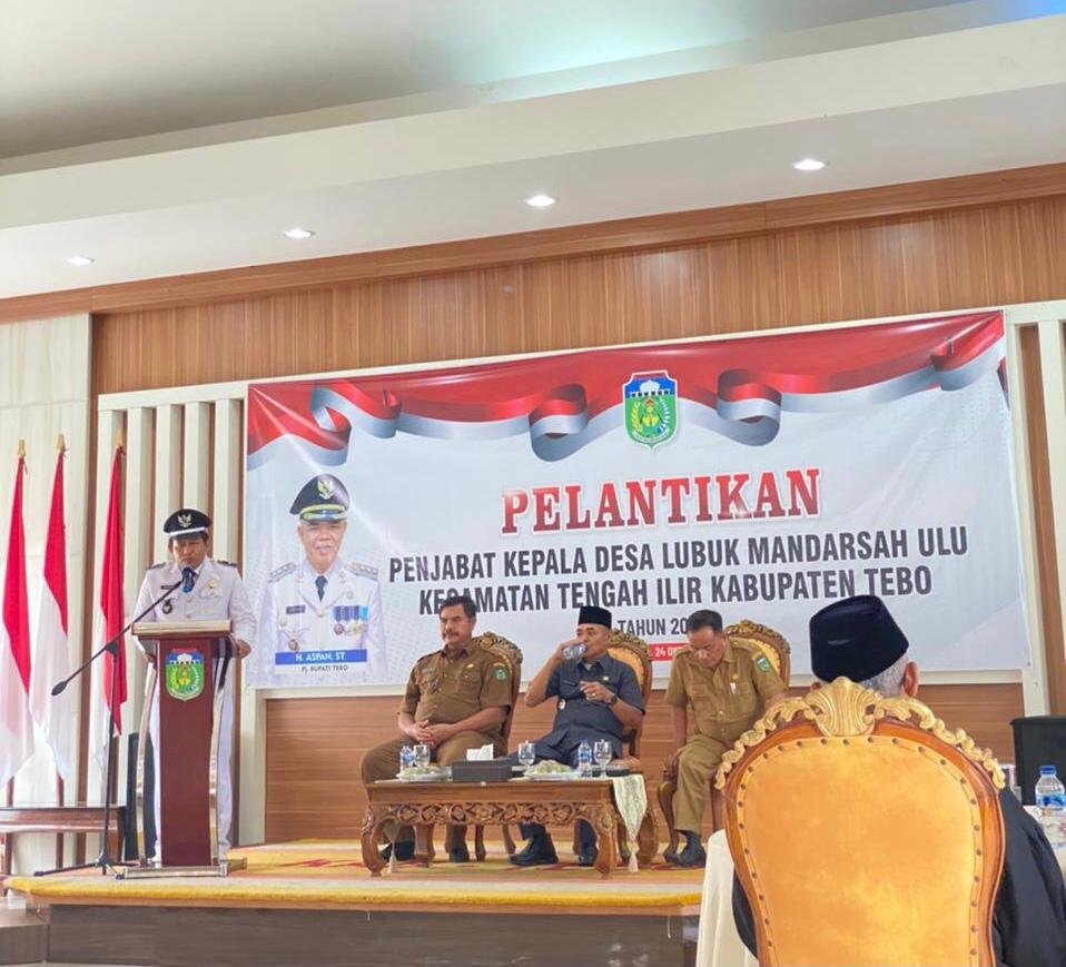Pj bupati Tebo H Aspan St lantik Azmi Asmawi, S,E ,Pj Kades Lubuk Mandarsah Ulu