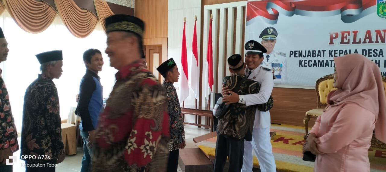 Pj bupati Tebo H Aspan St lantik Azmi Asmawi, S,E ,Pj Kades Lubuk Mandarsah Ulu