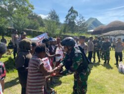 Satgas Pamrahwan Yonif 721/Makkasau Bagikan Sembako