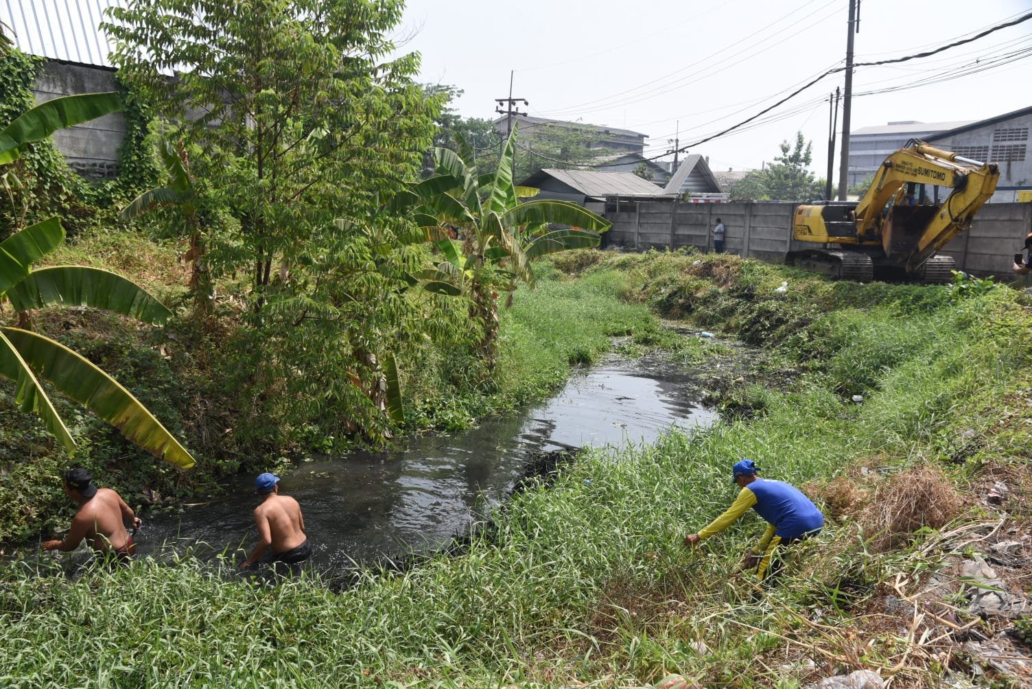 Sungai Jomblong Desa Gemurung Sidoarjo Dibersihkan dan Dikeruk
