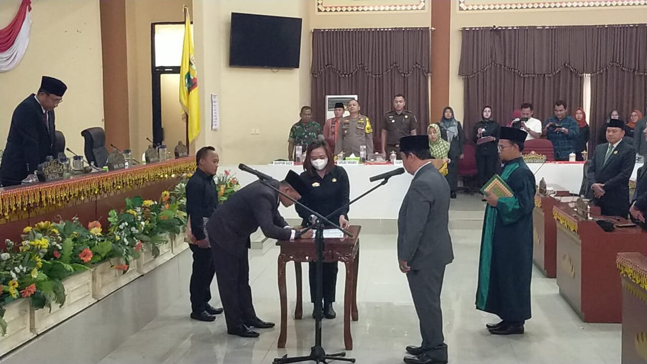 Rapat Paripurna DPRD Tanggamus Dalam Rangka PAW Masa Jabatan 2019-2024 Dan Penanda Tanganan Propemda 2023