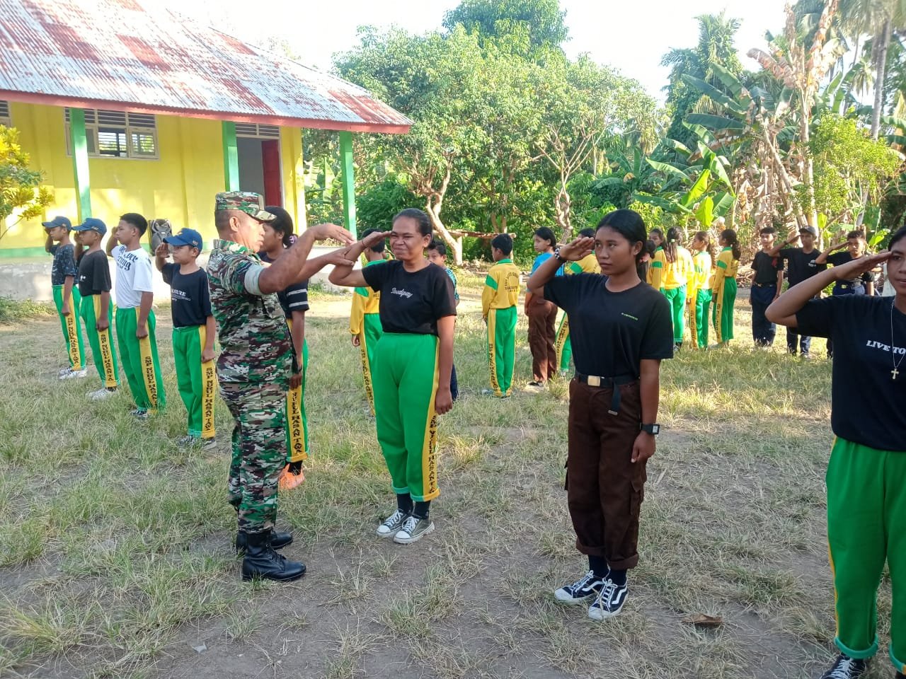 Babinsa Desa Tawa Kecamatan Bacan Timur Tengah Berikan Materi PBB, PPM Dan Sosialisasi Pencegahan Bullying di Sekolah SMP Nurul Hasan Tawa