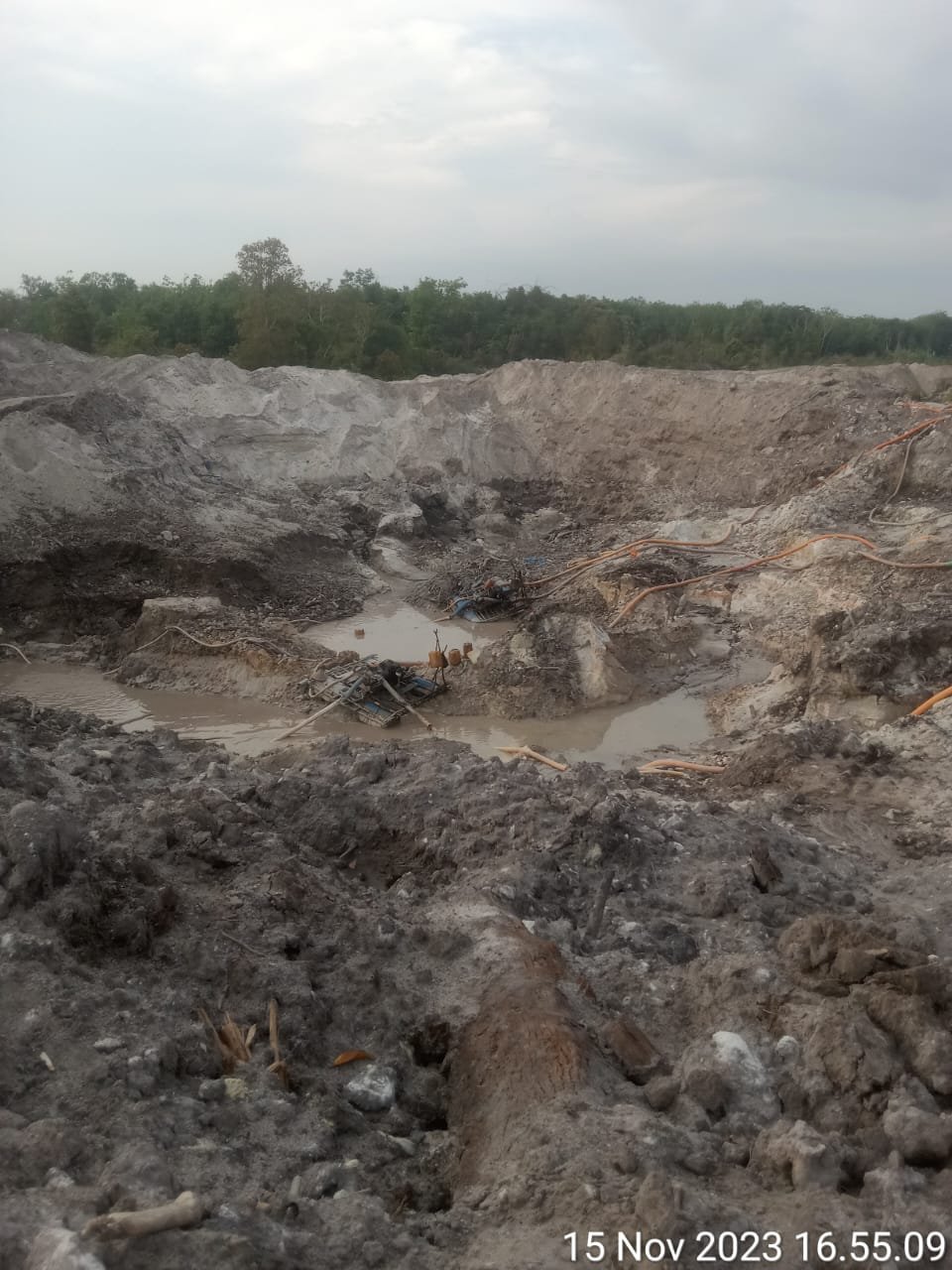 Aktivitas Tambang Timah Diduga Illegal Didesa Bencah Menggunakan Alat Berat Tanpa Ada Tindakan Tegas