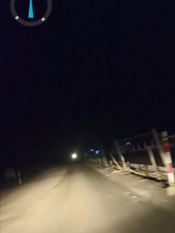 Pengerjaan Proyek Pelebaran Jalan Didesa Bikang Toboali Tanpa Adanya Penerangan Dimalam Hari