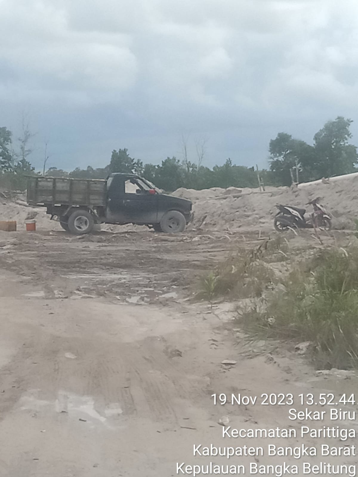 Diduga Caleg Melakukan Aktivitas tambang Timah Diduga Illegal di Perumnas Desa Sekar Biru Tanpa Ada Tindakan Tegas