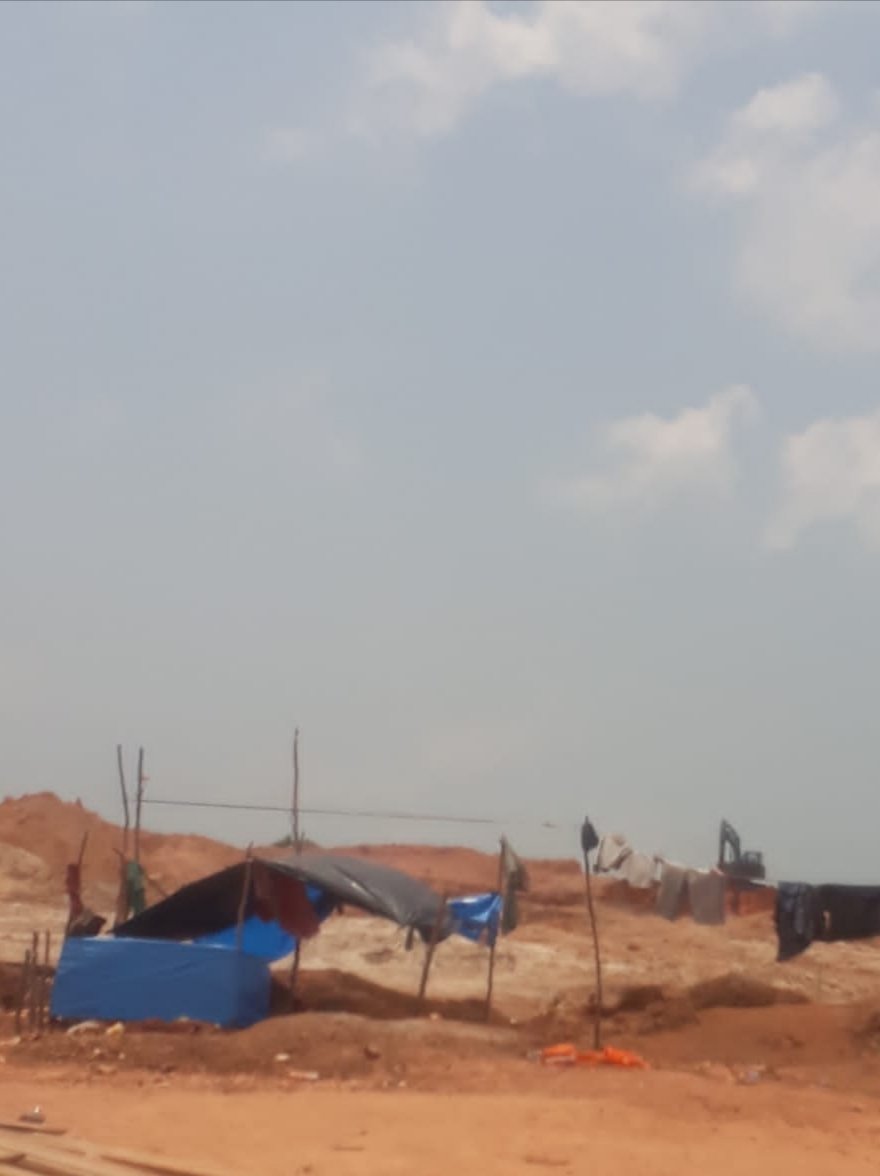 Tambang Timah Diduga Milik Dika Terlihat Beberapa Meter Dari Jalan Tanpa Ada Tindakan Tegas Dari APH