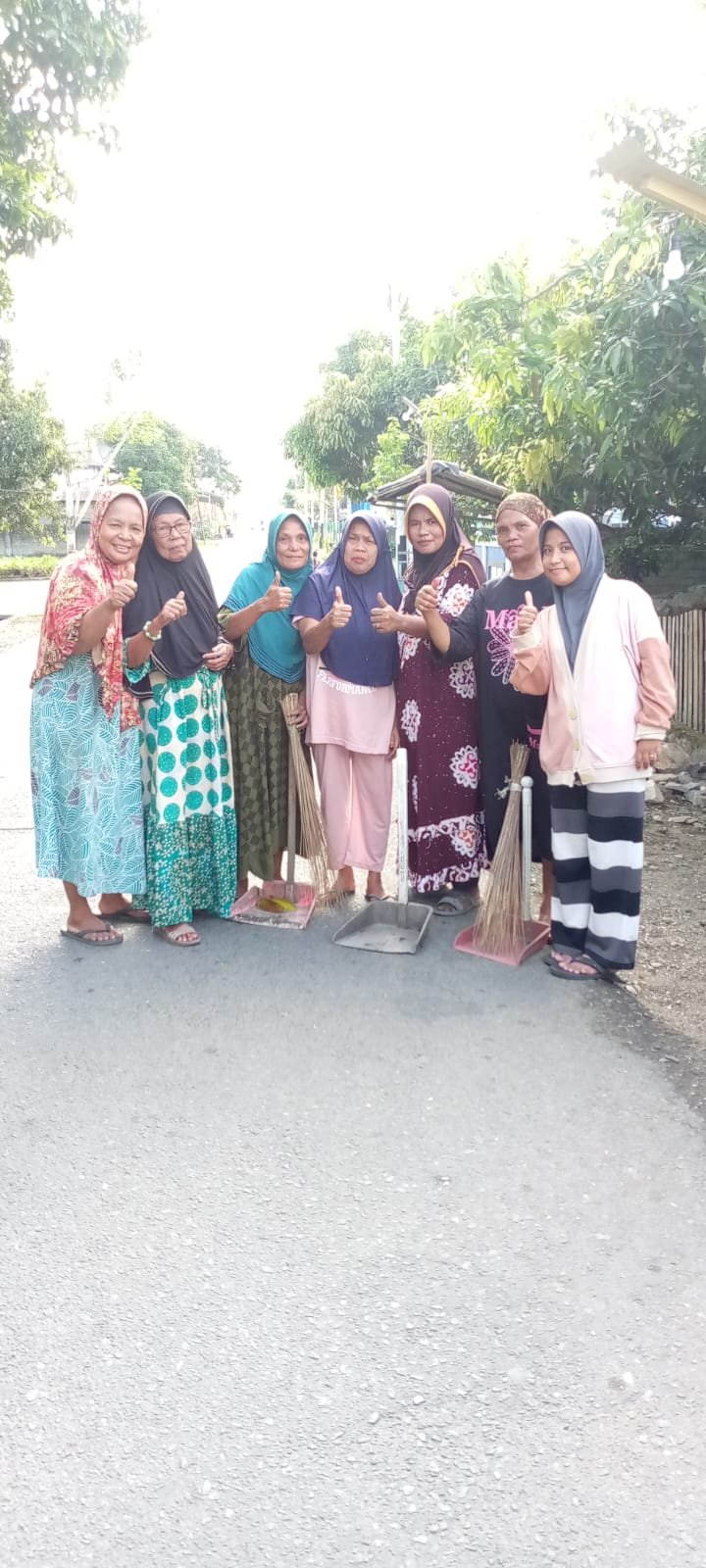 Lomba Kebersihan Lingkungan Dalam Rangka HUT Ke - 108 Desa Mandaong, RT. 01 Sangat Siap