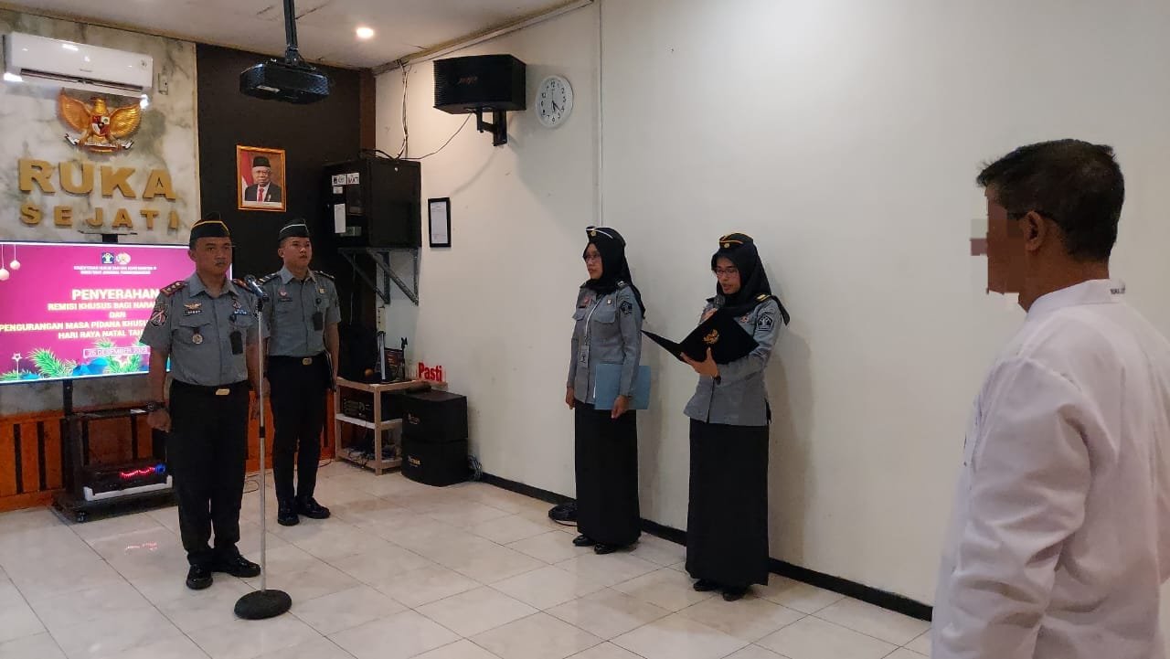 Karutan Kelas II B KotaAgungSerahkan Remisi Khusus Natal