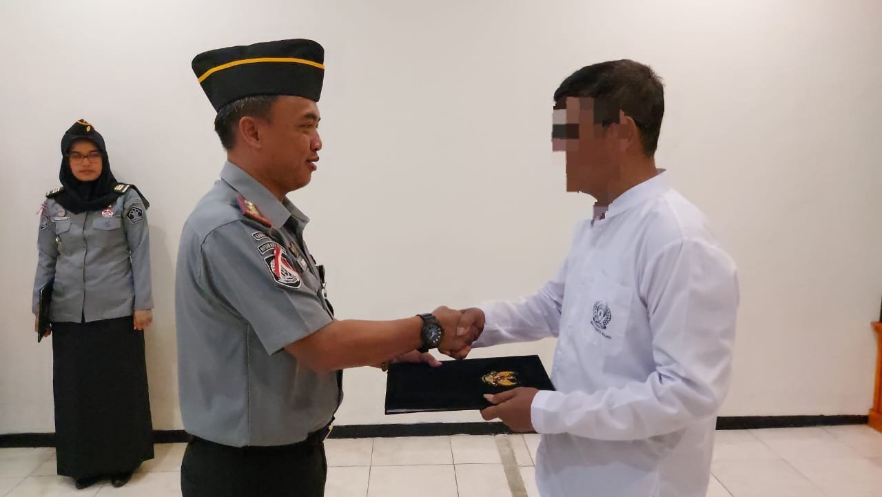 Karutan Kelas II B KotaAgungSerahkan Remisi Khusus Natal