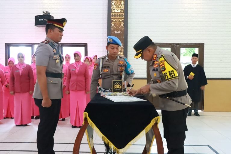 Kapolres Lamtim Pimpin Sertijab Kabag Sdm Dan Kapolsek Waway Karya
