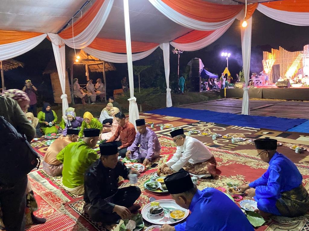 Pemerintah Desa Maro Sebo Gelar Festival Makan Merawang