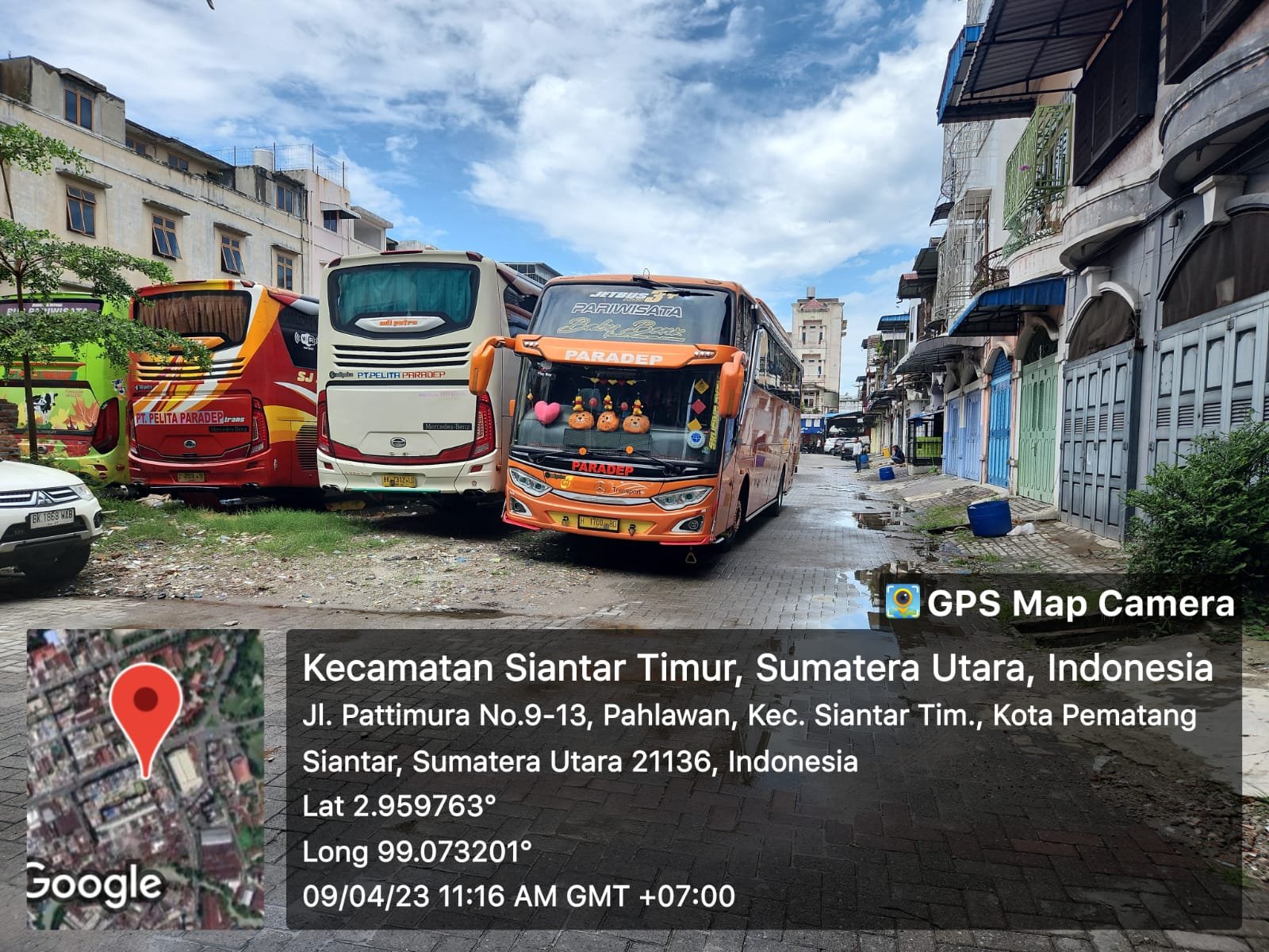 Pembuatan Batas Jalur Parkir Dihadang Paradep