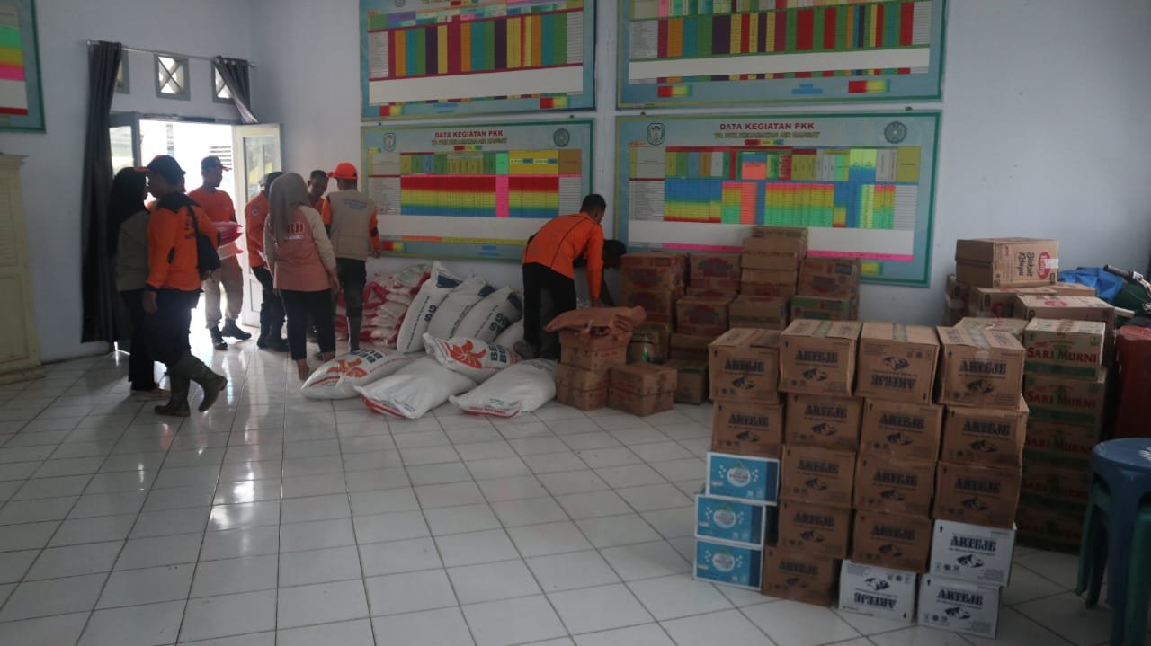 PLTA Merangin Kerinci Peduli Bencana Berbagi Bahan Pokok Makanan