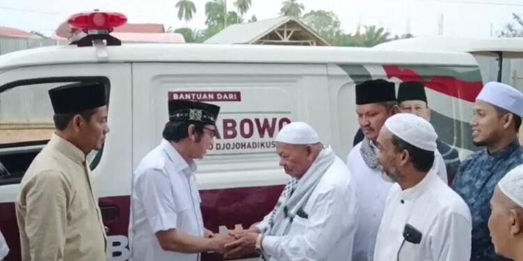 Sangat Mulia Calon Presiden RI Nomor Urut 2 Prabowo Subianto Untuk Santri Menyerahkan Satu Unit Mobil Ambulance