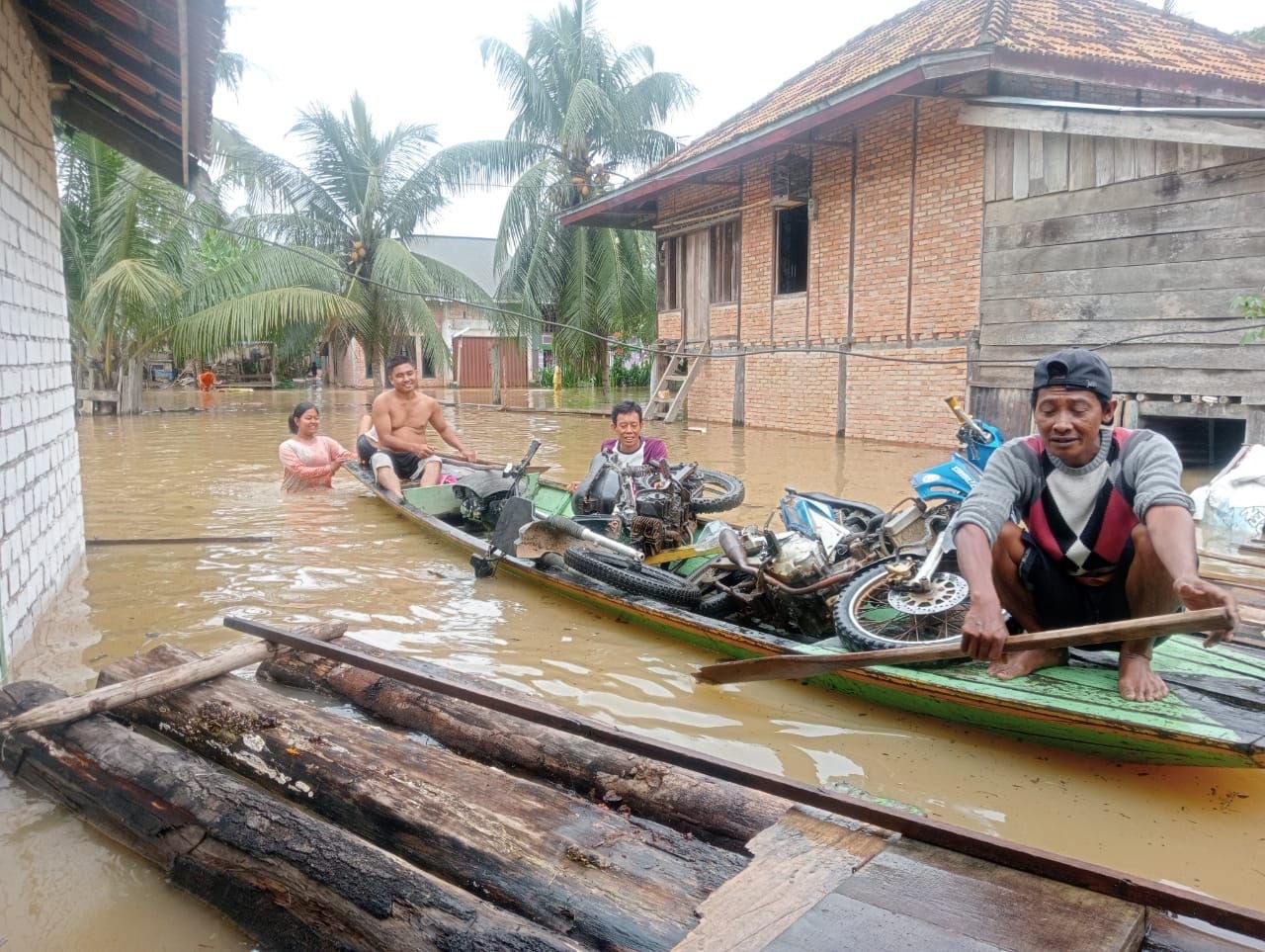 Desa Peninjauan Dilanda Banjir Warga Butuh Bantuan Dan Perhatian Pemkab