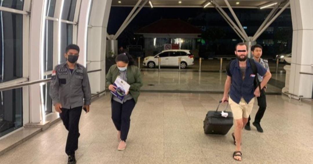 Ada Apa??? Turis Inggris Jadi Bule Pertama yang Diusir dari Bali di Tahun 2024