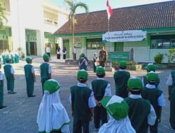 Senin Berkibar Jadi Pondasi Cetak Generasi Muda Berkarakter
