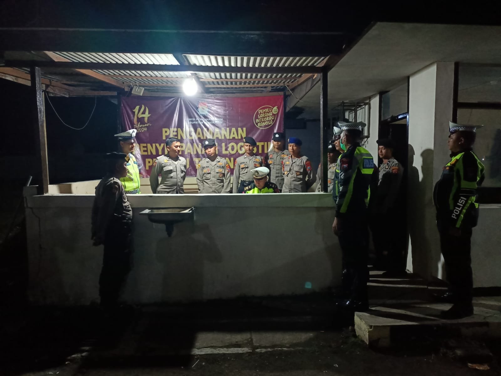 Polres Pamekasan Siagakan Personel untuk Pengamanan Gudang Logistik Pemilu