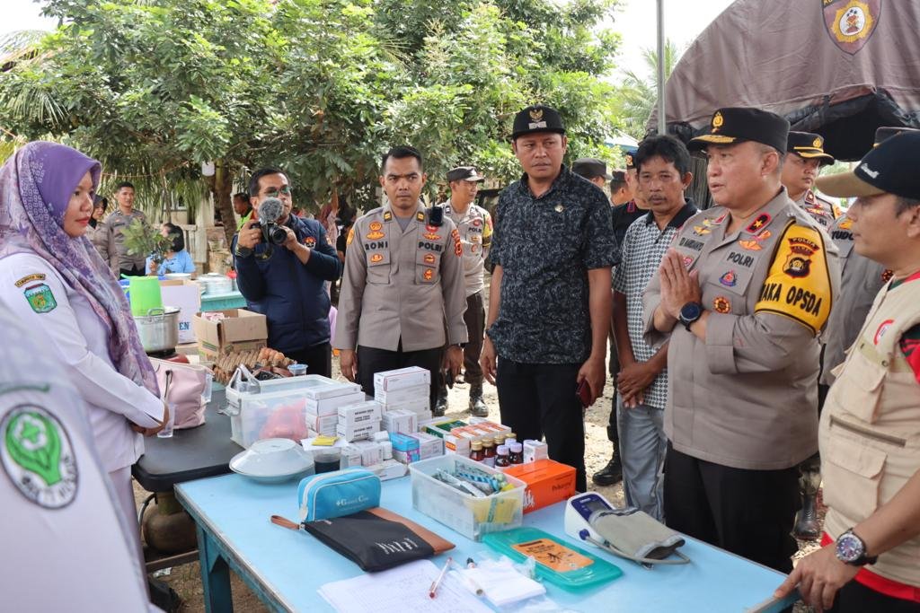 Komitmen Dalam Penanganan Bencana Banjir Wakapolda Jambi, Kunjungi kabupaten Tebo dan Berikan Bantuan Sembako